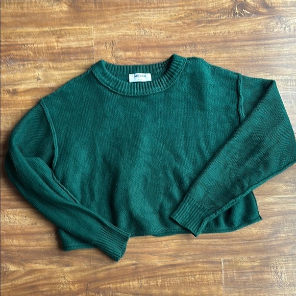 Green Sweater - Picture 1 of 2